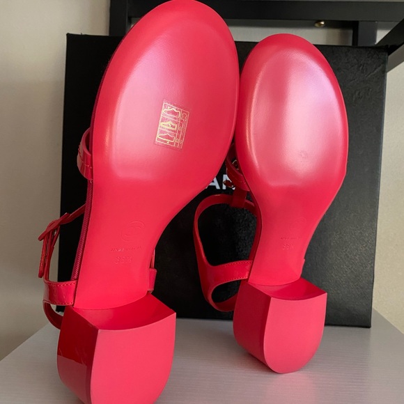 NIB Chanel 23C Pinkish Red Patent Leather CC Heeled Sandals size 38.5 - Picture 8 of 9
